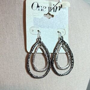 NWT Silver / Graphite Grey Tear Drop Earrings